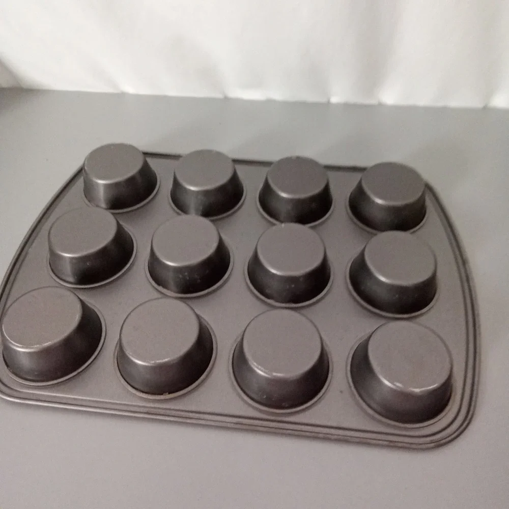 Dark Gray Nonstick 12 Cup Muffin Pan Cupcake Baking Tin 15.5 x 11 Inch